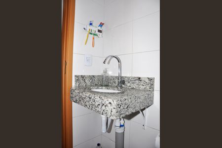 Apartamento à venda com 44m², 2 quartos e 1 vaga Apartamento à venda com 44m², 2 quartos e 1 vagaDetalhe - Banheiro Social