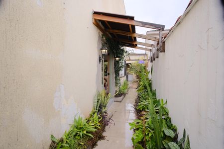 Casa à venda com 220m², 3 quartos e 2 vagasCorredor lateral