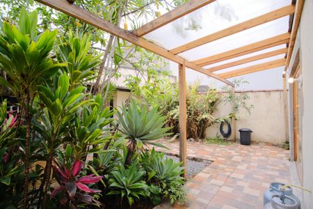 Casa à venda com 220m², 3 quartos e 2 vagasQuintal