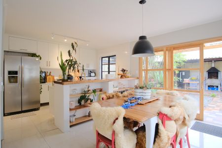 Casa à venda com 220m², 3 quartos e 2 vagasCopa