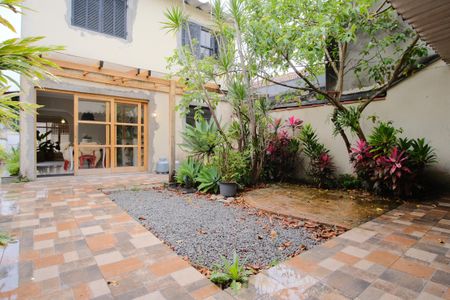 Casa à venda com 220m², 3 quartos e 2 vagasQuintal