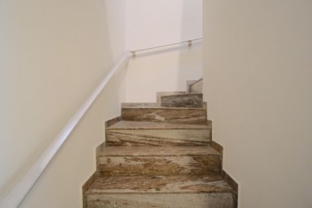 Casa à venda com 220m², 3 quartos e 2 vagasEscada