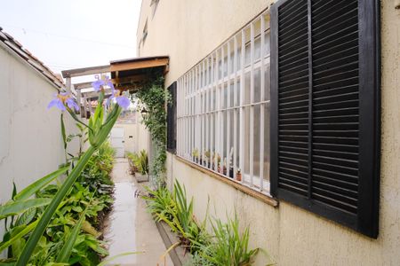 Casa à venda com 220m², 3 quartos e 2 vagasCorredor lateral