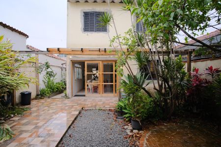 Casa à venda com 220m², 3 quartos e 2 vagasQuintal