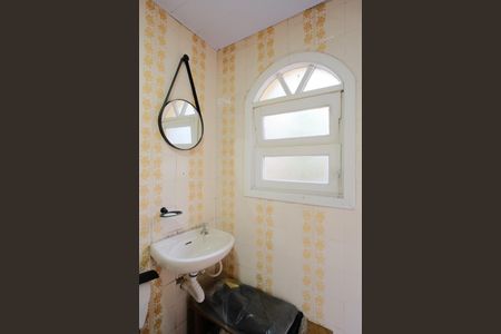 Casa à venda com 220m², 3 quartos e 2 vagasBanheiro de serviço