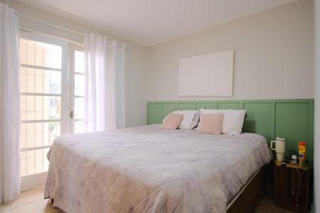 Casa à venda com 220m², 3 quartos e 2 vagasSuíte