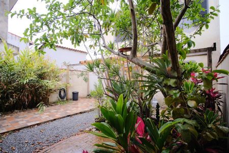 Casa à venda com 220m², 3 quartos e 2 vagasQuintal