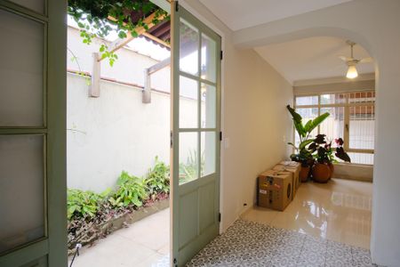 Casa à venda com 220m², 3 quartos e 2 vagasHall de entrada