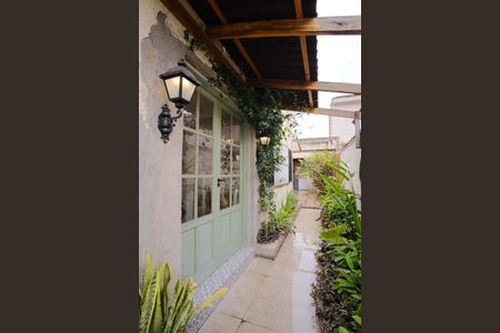 Casa à venda com 220m², 3 quartos e 2 vagasCorredor lateral