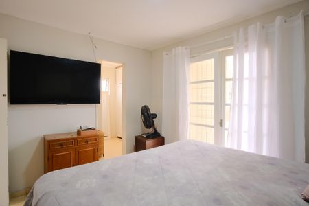 Casa à venda com 220m², 3 quartos e 2 vagasSuíte