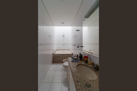 Casa à venda com 185m², 3 quartos e 2 vagas Casa à venda com 185m², 3 quartos e 2 vagasBanheiro da Suíte