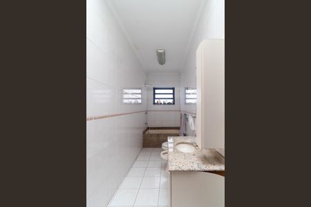 Casa à venda com 185m², 3 quartos e 2 vagas Casa à venda com 185m², 3 quartos e 2 vagasBanheiro Social
