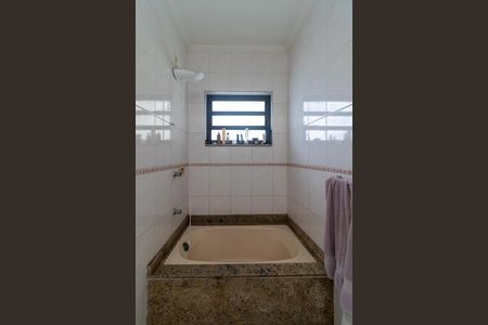 Casa à venda com 185m², 3 quartos e 2 vagas Casa à venda com 185m², 3 quartos e 2 vagasBanheiro Social