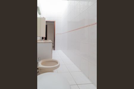 Casa à venda com 185m², 3 quartos e 2 vagas Casa à venda com 185m², 3 quartos e 2 vagasBanheiro Social