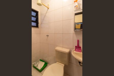 Casa à venda com 185m², 3 quartos e 2 vagas Casa à venda com 185m², 3 quartos e 2 vagasBanheiro de Serviço