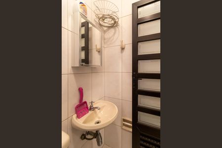 Casa à venda com 185m², 3 quartos e 2 vagas Casa à venda com 185m², 3 quartos e 2 vagasBanheiro de Serviço