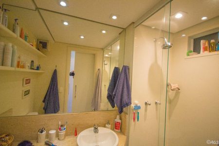 Banheiro de apartamento à venda com 2 quartos, 68m² em Vila Mariana, São Paulo