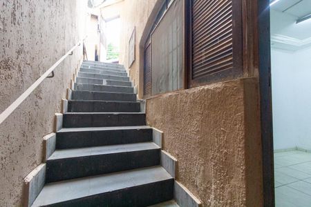 Casa para alugar com 70m², 2 quartos e sem vaga Casa para alugar com 70m², 2 quartos e sem vagaEscada