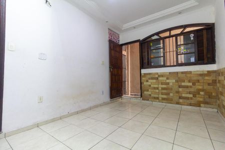 Casa para alugar com 70m², 2 quartos e sem vaga Casa para alugar com 70m², 2 quartos e sem vagaSala