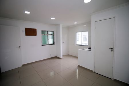Sala/Quarto de kitnet/studio para alugar com 1 quarto, 48m² em Penha Circular, Rio de Janeiro