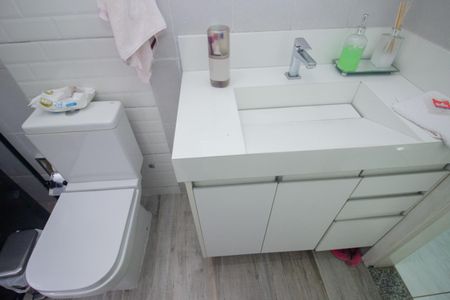 Casa à venda com 252m², 3 quartos e 4 vagasBanheiro Social