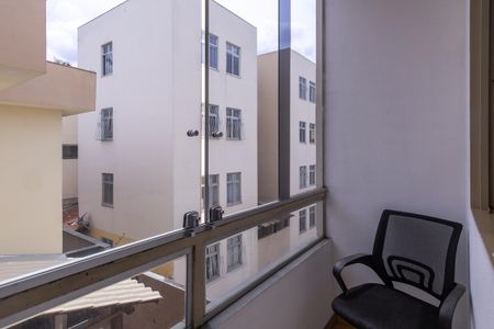 Apartamento à venda com 64m², 3 quartos e 1 vaga Apartamento à venda com 64m², 3 quartos e 1 vagaVaranda Quarto 2