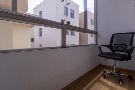Apartamento à venda com 64m², 3 quartos e 1 vaga Apartamento à venda com 64m², 3 quartos e 1 vagaVaranda Quarto 2