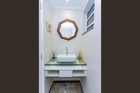 Casa à venda com 314m², 4 quartos e 2 vagas Casa à venda com 314m², 4 quartos e 2 vagasLavabo