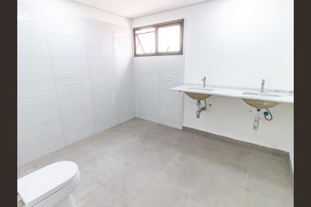 Apartamento para alugar com 260m², 4 quartos e 4 vagas Apartamento para alugar com 260m², 4 quartos e 4 vagasBanheiro da Suíte 1