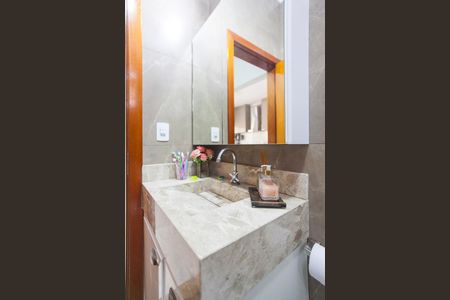 Casa para alugar com 220m², 3 quartos e 3 vagasBanheiro Social