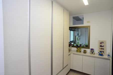 Apartamento à venda com 142m², 3 quartos e 2 vagasDespensa