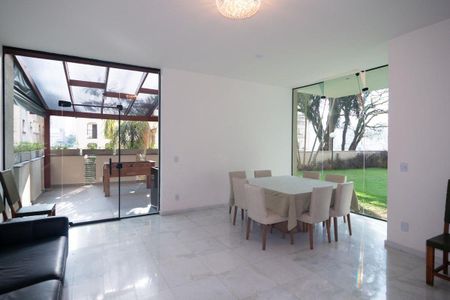 Apartamento à venda com 220m², 2 quartos e 3 vagas