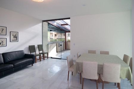 Apartamento à venda com 220m², 2 quartos e 3 vagas