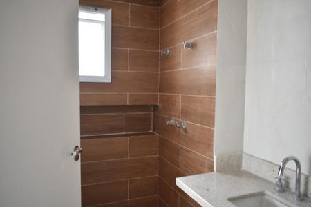 Apartamento para alugar com 105m², 2 quartos e 3 vagasBanheiro da Suíte 1