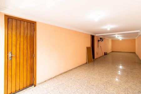 Casa à venda com 220m², 2 quartos e 4 vagas Casa à venda com 220m², 2 quartos e 4 vagasGaragem