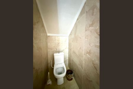 Casa à venda com 220m², 2 quartos e 4 vagas Casa à venda com 220m², 2 quartos e 4 vagasBanheiro da Garagem