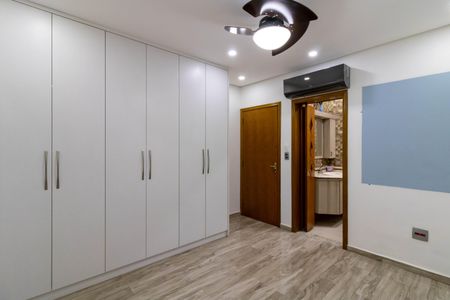 Casa à venda com 220m², 2 quartos e 4 vagas Casa à venda com 220m², 2 quartos e 4 vagasSuíte 2