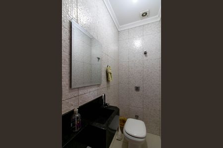 Casa à venda com 220m², 2 quartos e 4 vagas Casa à venda com 220m², 2 quartos e 4 vagasBanheiro de Serviço