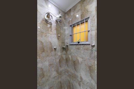 Casa à venda com 220m², 2 quartos e 4 vagas Casa à venda com 220m², 2 quartos e 4 vagasBanheiro da Suíte 1