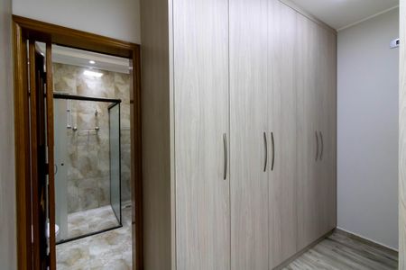 Casa à venda com 220m², 2 quartos e 4 vagas Casa à venda com 220m², 2 quartos e 4 vagasCloset da Suíte 1