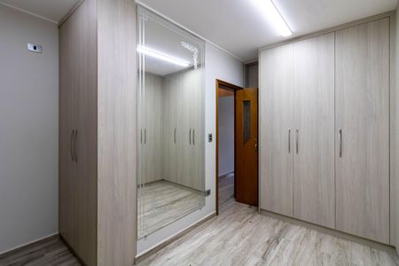 Casa à venda com 220m², 2 quartos e 4 vagas Casa à venda com 220m², 2 quartos e 4 vagasCloset da Suíte 1