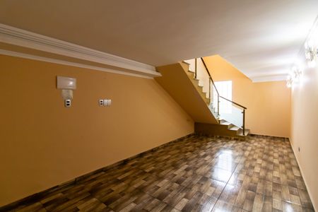 Casa à venda com 220m², 2 quartos e 4 vagas Casa à venda com 220m², 2 quartos e 4 vagasHall de Entrada