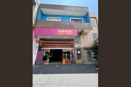 Casa à venda com 220m², 2 quartos e 4 vagas Casa à venda com 220m², 2 quartos e 4 vagasSalão comercial