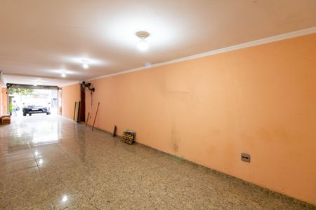 Casa à venda com 220m², 2 quartos e 4 vagas Casa à venda com 220m², 2 quartos e 4 vagasGaragem