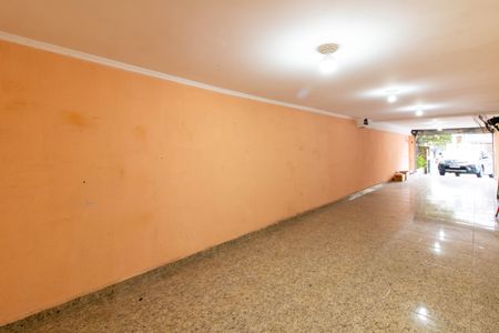 Casa à venda com 220m², 2 quartos e 4 vagas Casa à venda com 220m², 2 quartos e 4 vagasGaragem