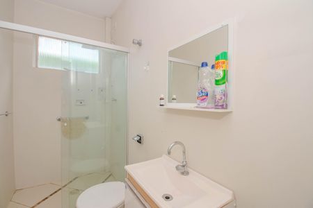 Banheiro de apartamento à venda com 1 quarto, 45m² em Independência, Porto Alegre