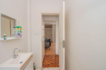 Banheiro de apartamento à venda com 1 quarto, 45m² em Independência, Porto Alegre