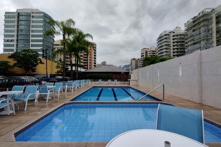 Apartamento à venda com 118m², 3 quartos e 2 vagas Apartamento à venda com 118m², 3 quartos e 2 vagasÁrea comum - Piscina