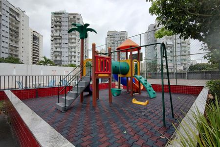 Apartamento à venda com 118m², 3 quartos e 2 vagas Apartamento à venda com 118m², 3 quartos e 2 vagasÁrea comum - Playground