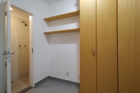 Apartamento à venda com 118m², 3 quartos e 2 vagas Apartamento à venda com 118m², 3 quartos e 2 vagasQuarto de Serviço